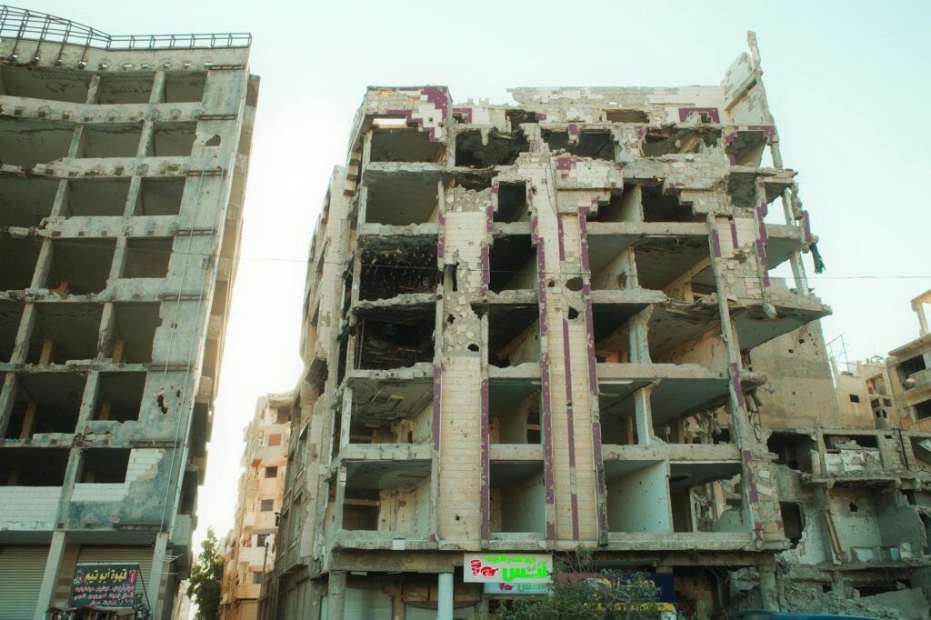 Rubble and decay of a war-damaged building in Homs, Syria, highlighting urban devastation.