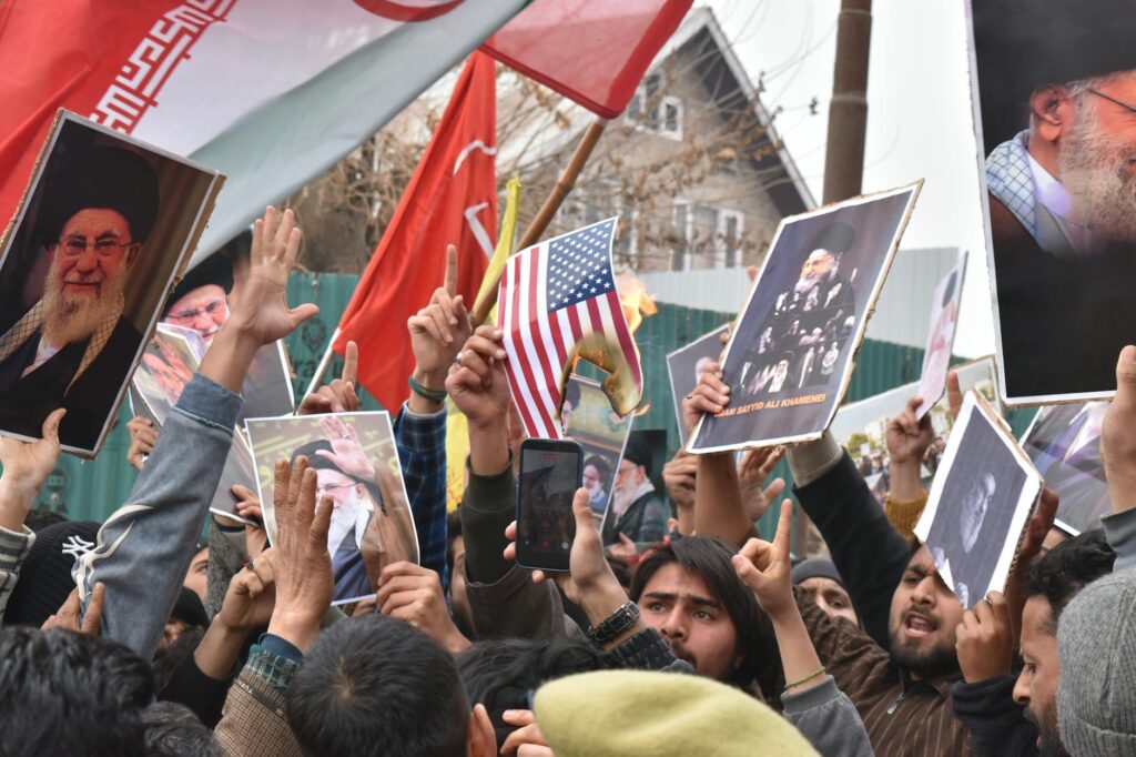 Iran-US Ceasefire on Brink of Collapse: Regional Mediators Rush to Tehran as War Looms in 2026