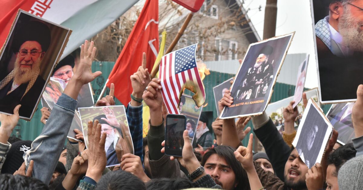 Iran-US Ceasefire on Brink of Collapse: Regional Mediators Rush to Tehran as War Looms in 2026