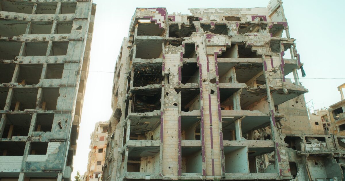 Escalating Conflict: U.S. and Iran Plunge into Violent Cycle in 2026, Leaving Global Stability on Edge