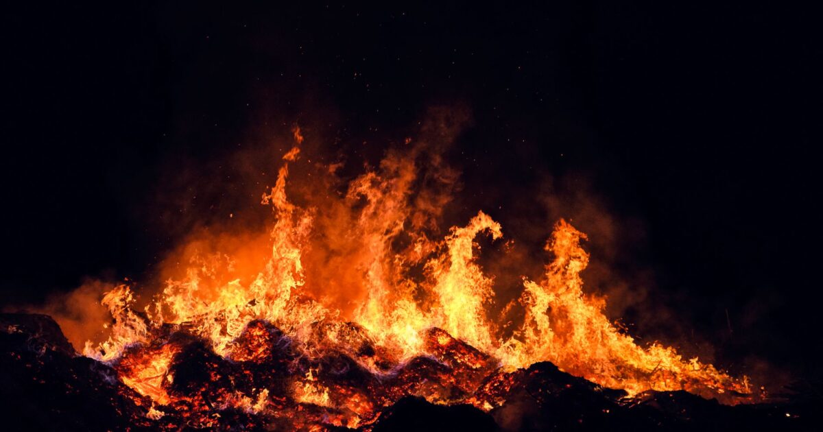 Europe Ablaze: Extreme Heat and Strong Winds Fuel New Wildfires in France and Spain, Forcing Hundreds of Thousands to Flee in 2026 - featured