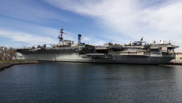 U.S. Aircraft Carrier Makes Historic Port Call in Vietnam, Signaling Strengthened Ties in 2026 Amid Rising Tensions with China - featured